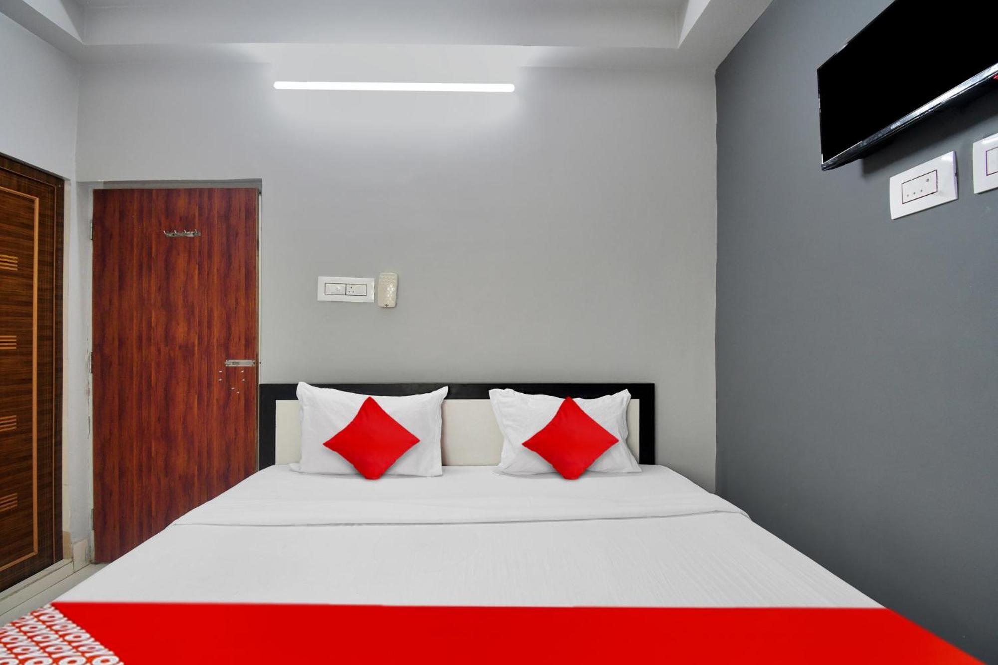 Super Hotel O Royal Empire Колката Екстериор снимка